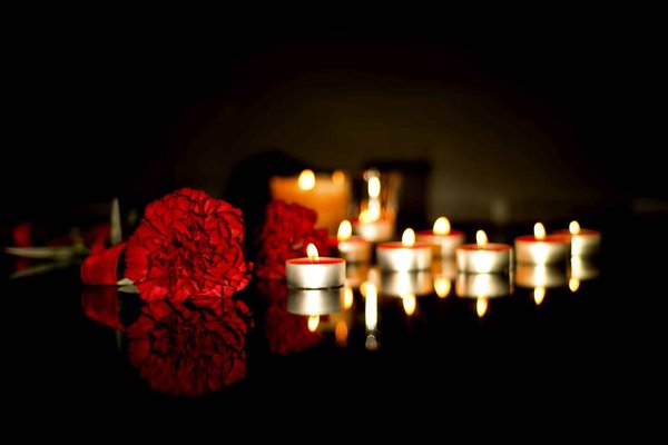 Plaque funéraire personnalisée : hommage unique et rapide